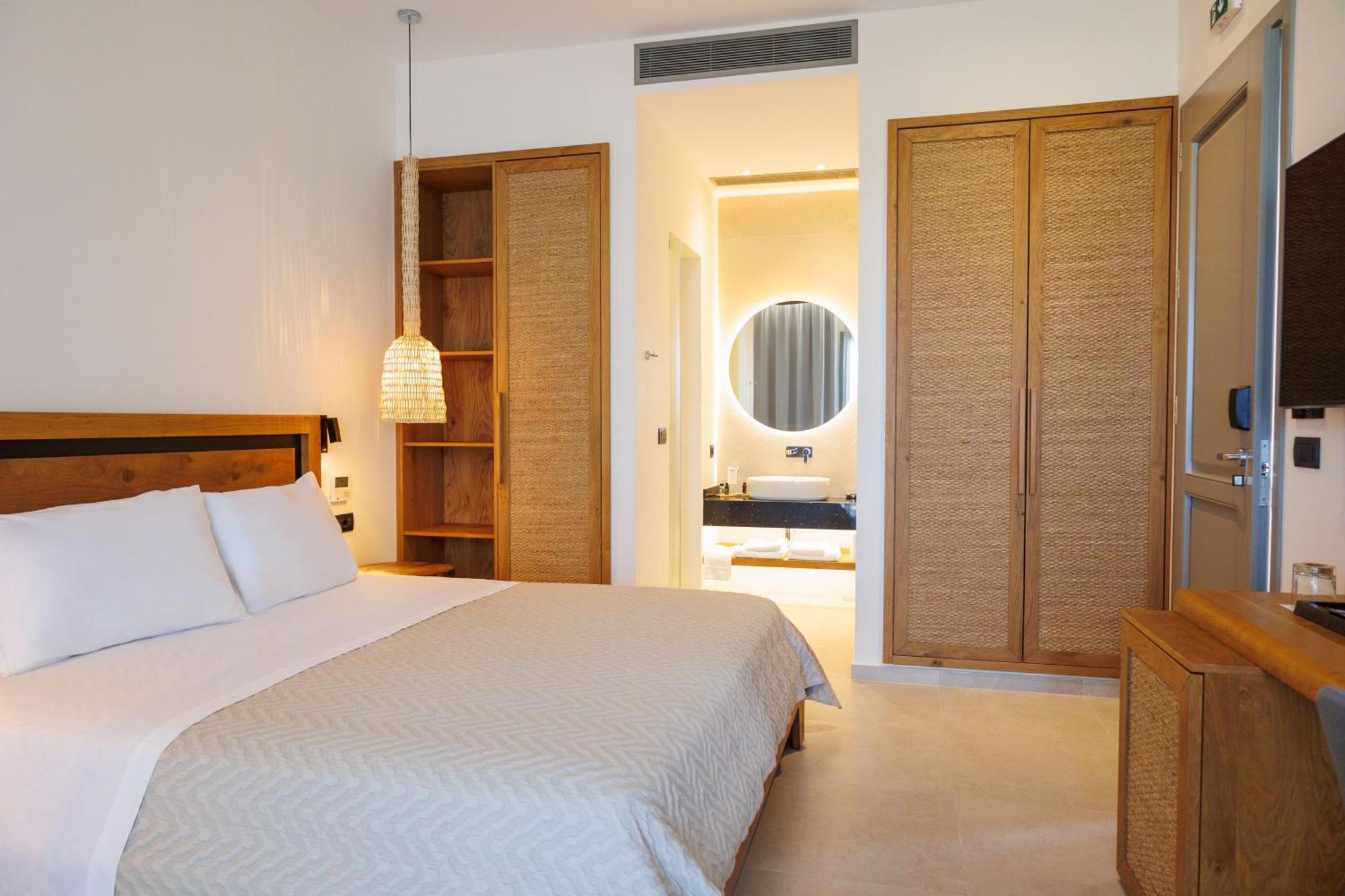 Kouros Blanc Resort & Suites Pounda Room photo