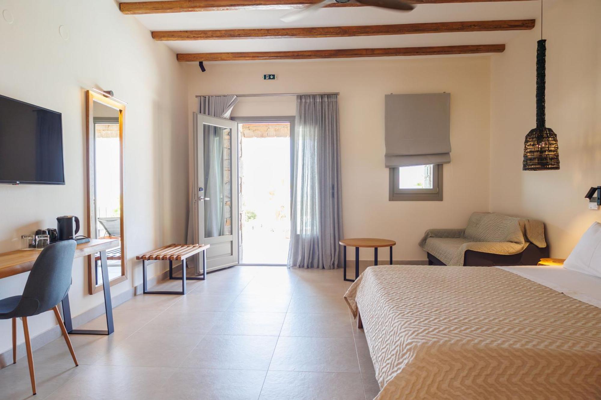 Kouros Blanc Resort & Suites Pounda Room photo
