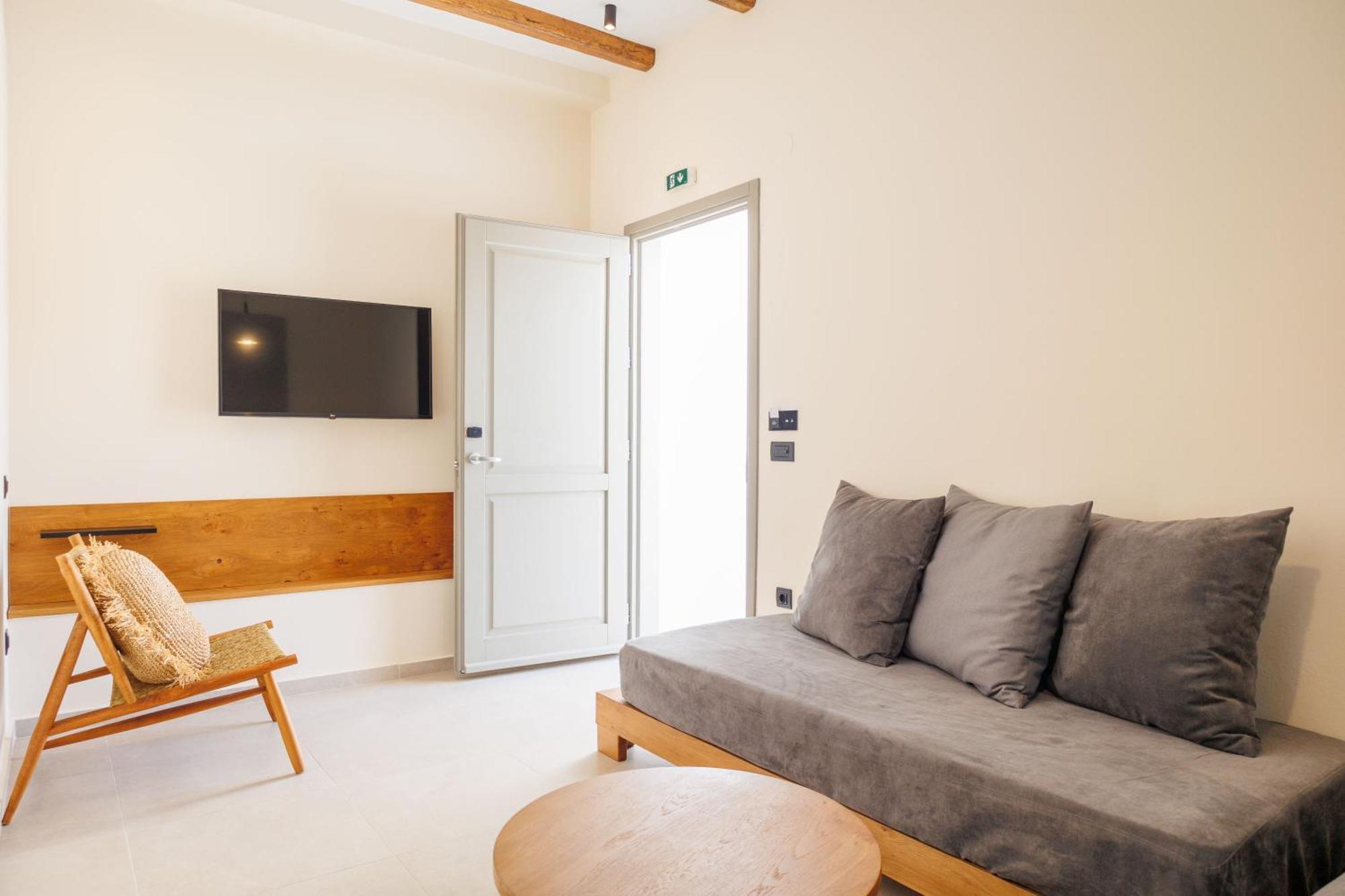 Kouros Blanc Resort & Suites Pounda Room photo